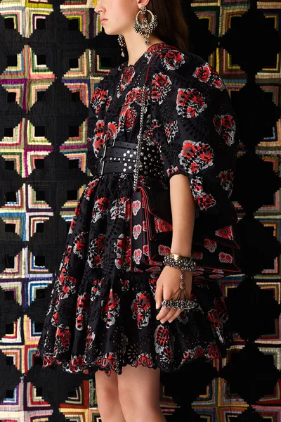 Look 12
